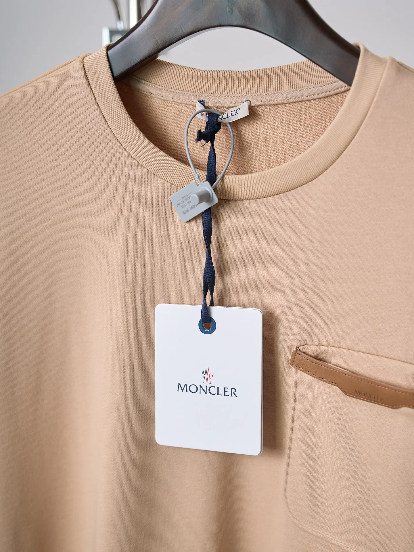 MONCLER/ LOGO T （ 2） 【In Stock】S M L XL Authentic 4500 ，100% 300 ，1*1 320 ， 180 ， ， ， ， 1：1LOGO ， 1：1 ， ，（ ， ）